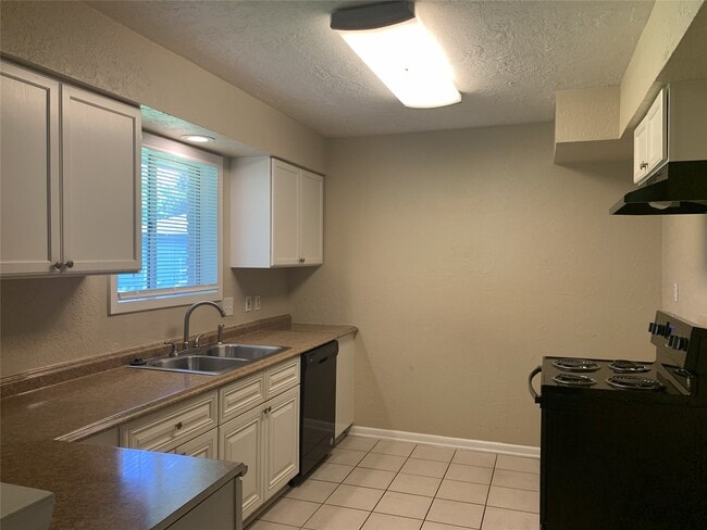 Photo - 5815 Darlinghurst Dr