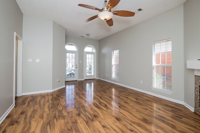 Photo - 761 Grant Dr