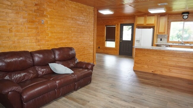 Photo - 902 Hidden Valley Dr