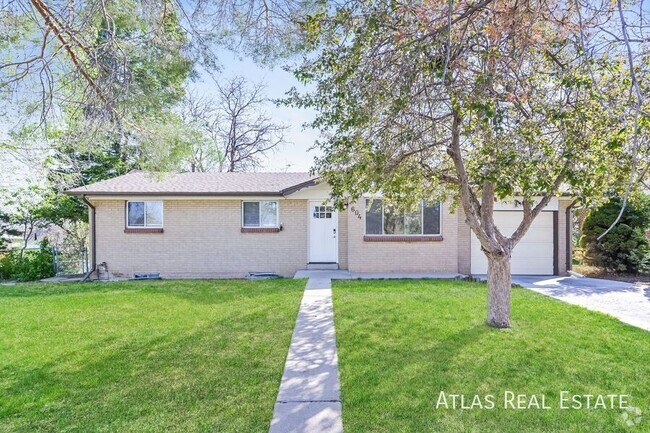 Building Photo - 604 S Quentin St Rental