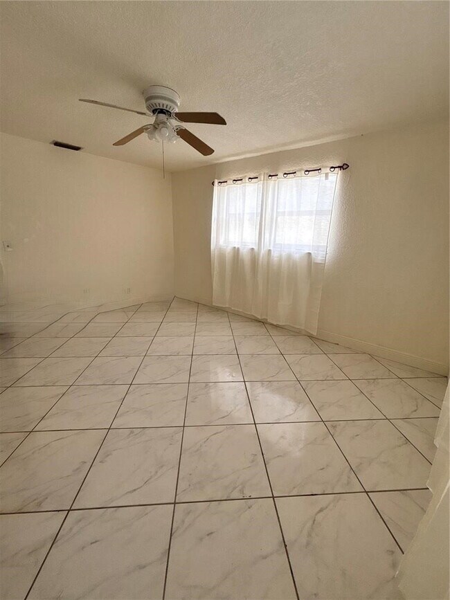 Photo - 839 S Highland Dr