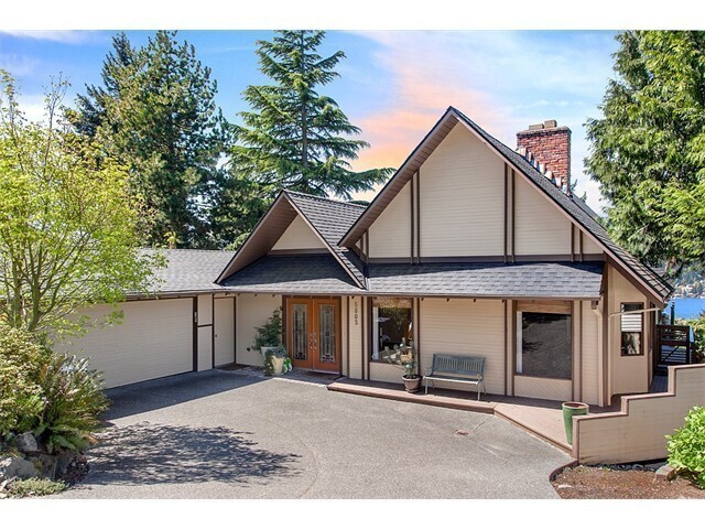 Building Photo - Exquisite 4 Bed, 2.5 bath in Bellevue with... Rental