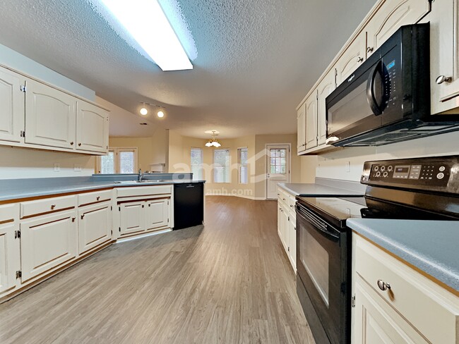 Photo - 2338 Sir Edward Ln