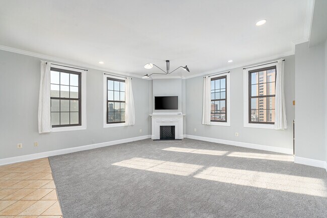 Photo - 1 E Chase St