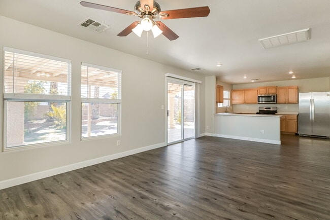 Photo - 164 White Butte St