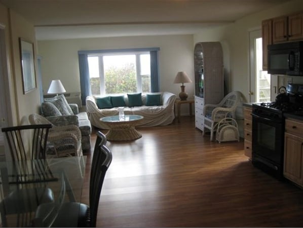 Photo - 288 N End Blvd