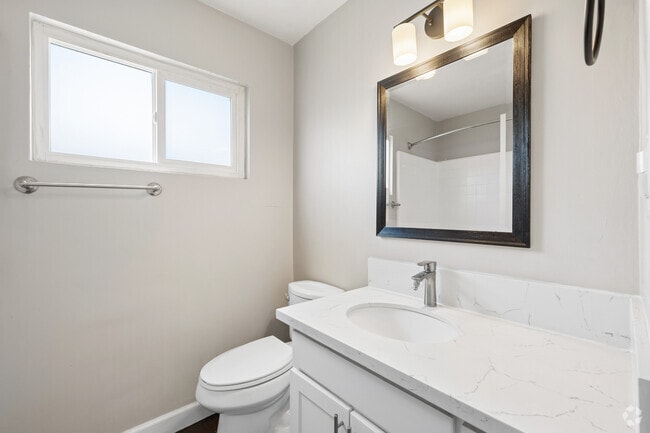 1BR, 1BA - 690SF - Bathroom