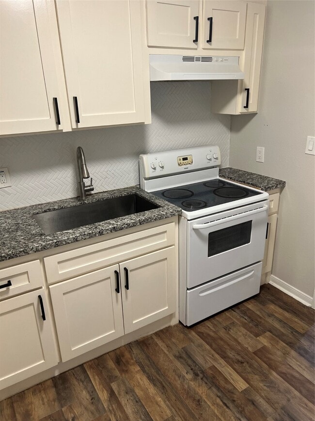 Photo - 7909 Brutus St Unidad 4