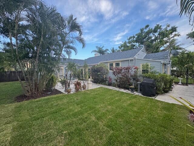 Photo - 335 Monroe Dr