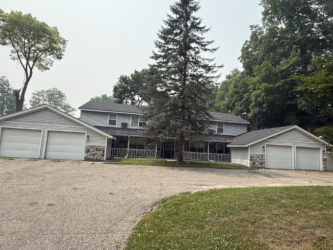 Photo - 2 Bedroom Apartment in Hastings – Gas and Water Included – $1,150/mo