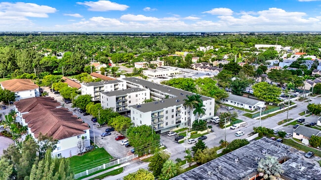 Building Photo - Manor Court Apartments