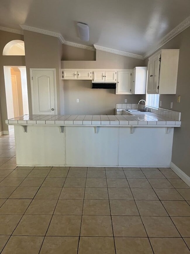 Photo - 8820 Winlock St