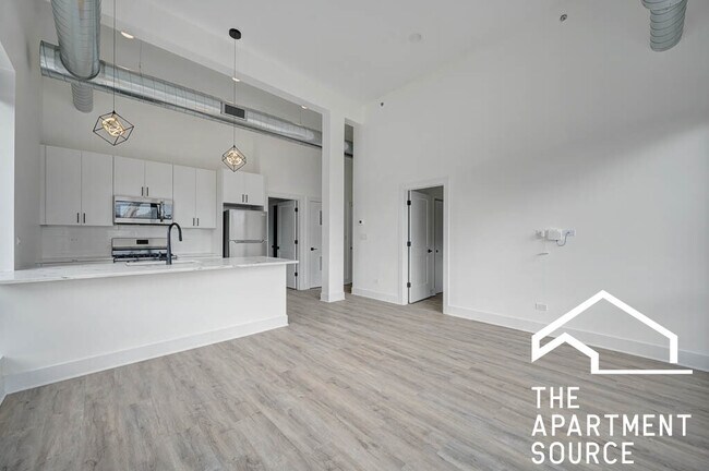 Building Photo - 4735 N Western Ave Unit 203 Rental