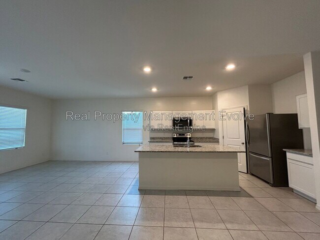 6512 W Magdalena Ln