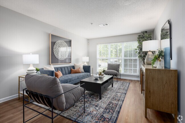 2BR, 2BA - 1007SF - Living Room