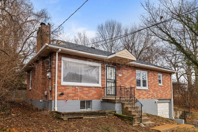 Photo - 375 Adrian Dr