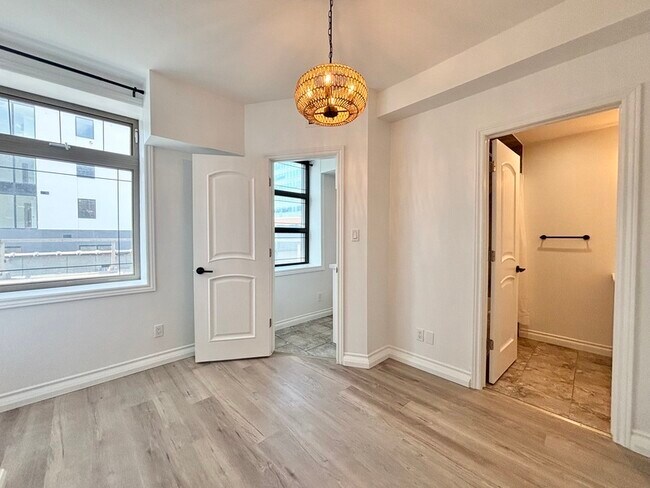 Building Photo - 259 St Paul St Unit 1-BED