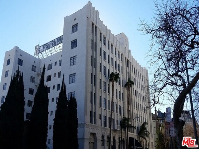 Building Photo - 570 N Rossmore Ave Unit 600