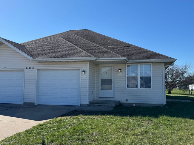 2 Bedroom, 2 Bathroom Duplex in Clever MO - 2 Bedroom, 2 Bathroom Duplex in Clever MO House