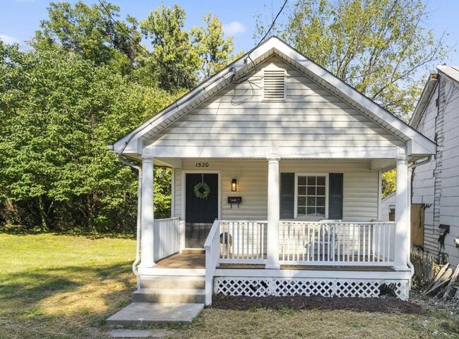 Exterior - 1520 Buchanan St House