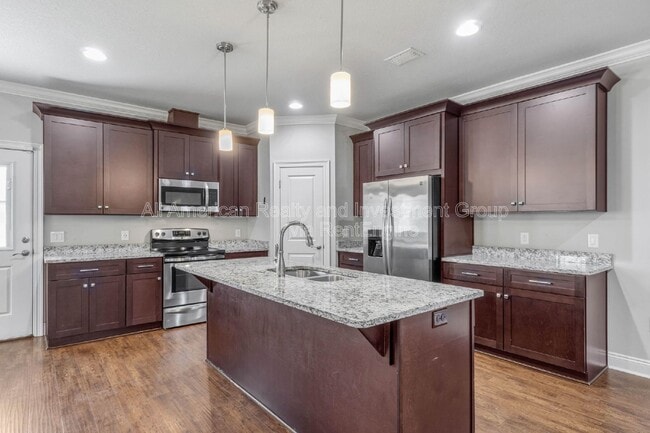 Photo - 2140 Nina St