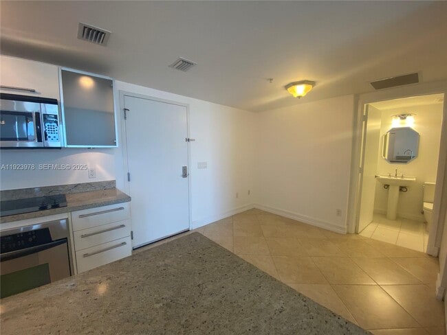 Photo - 185 SW 7th St Unidad 3607