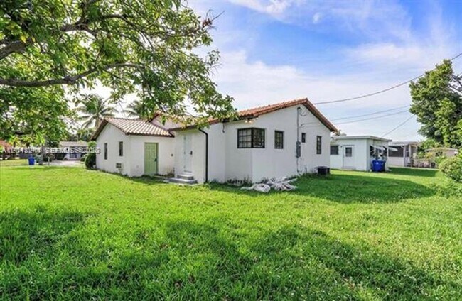 Photo - 860 NW 17th Ct