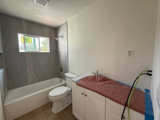 Photo - BRAND NEW REMODEL (2026) - Large 9 Bedroom House on Faber