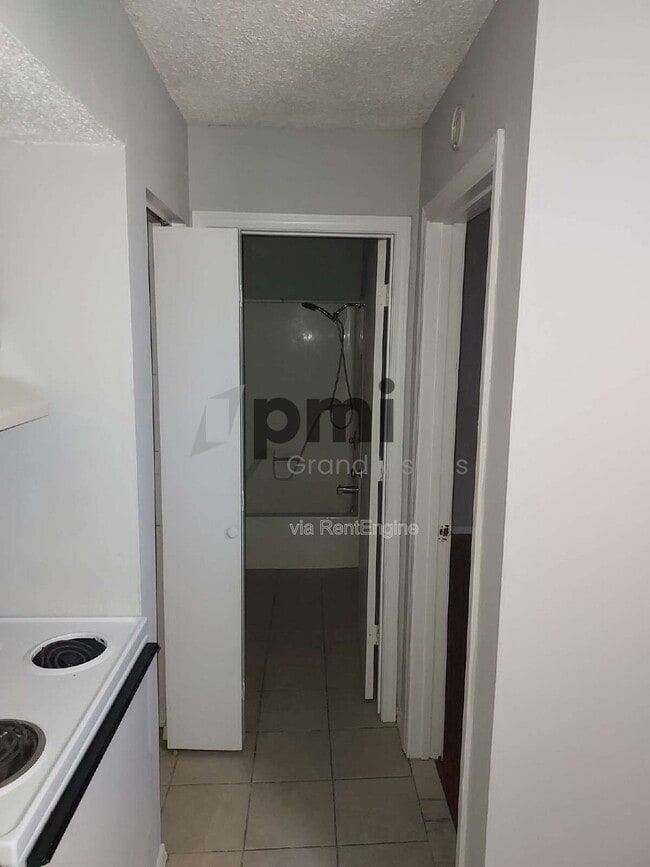 Photo - 465 E Main St Unidad 10