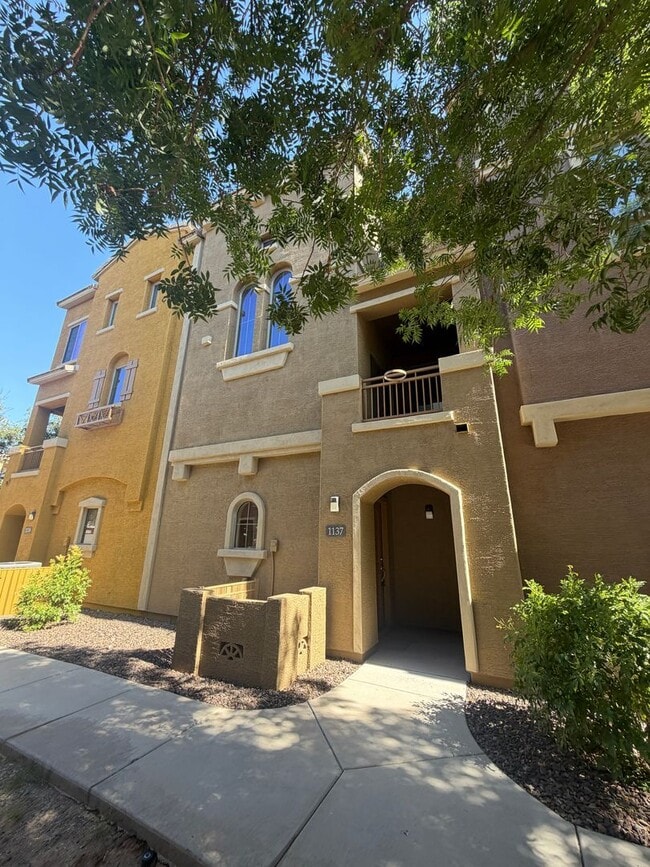 Photo - beautiful 2 bed, 2.5 bath condominium in the elegant Via De Cielo gated community in Chandler!