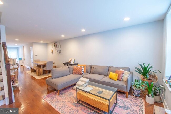 Building Photo - 1230 S 24th St Rental