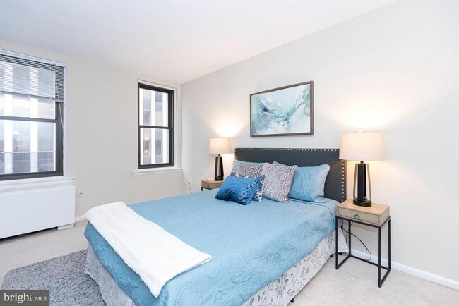 Building Photo - 135 S 19th St Unit 1002