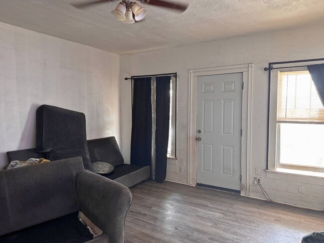 Photo - Spacious 2 bed, 1 bath home in Highland!