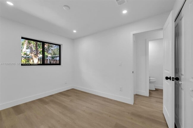 Photo - 1595 NE 143rd St