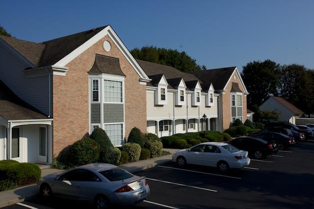 Building Photo - 23 Sylvan Ln Unit 23 Rental