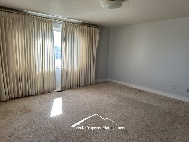 Photo - 15049 Lake Ave