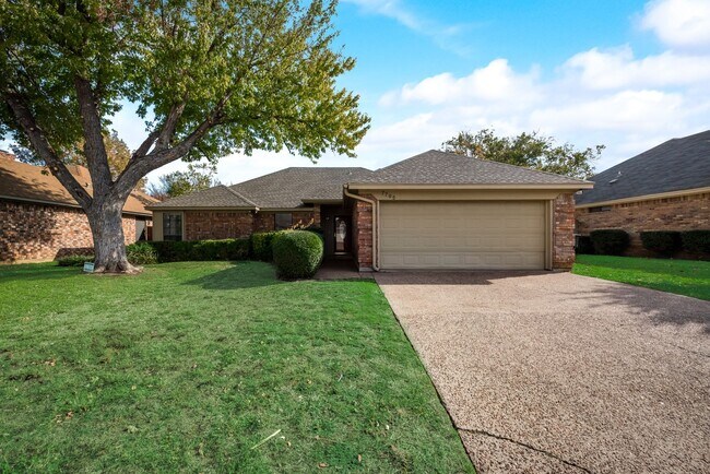 Adorable well-maintained home in Ft Worth! - Adorable well-maintained home in Ft Worth!