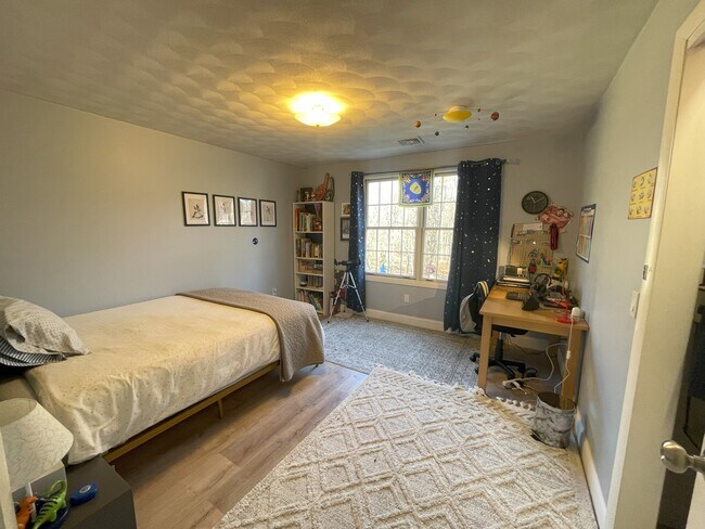 Photo - 140 Adirondack Dr