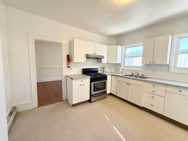 Photo - 144 Hillside St