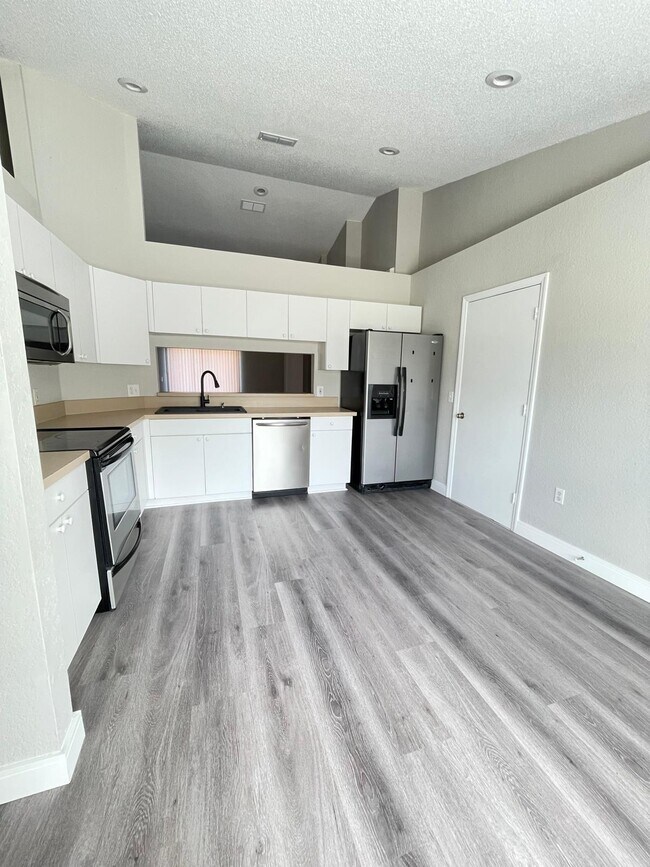 Kitchen - 5306 Keely Ct