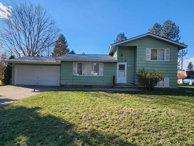 Building Photo - Furnished 3BR, 1.5BTH Centrally Located in... Rental