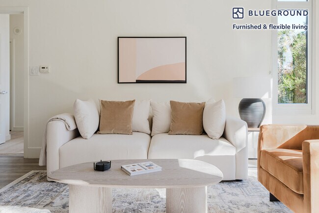 Photo - 2400 W El Camino Real Unidad SI FL3-ID2097