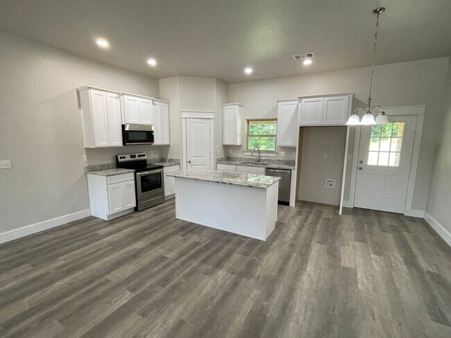 Photo - Fenced yard/2000 Sqft/Premium location