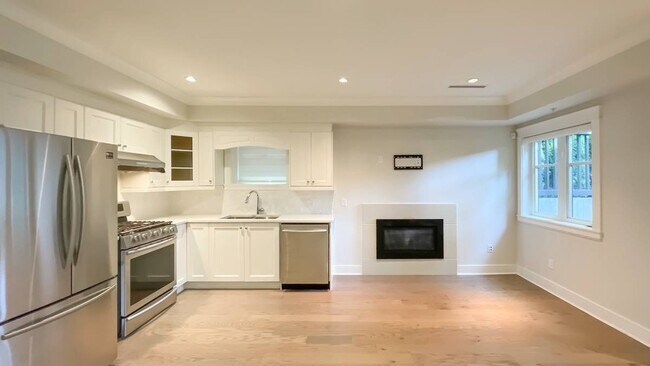 1973 12th Av W