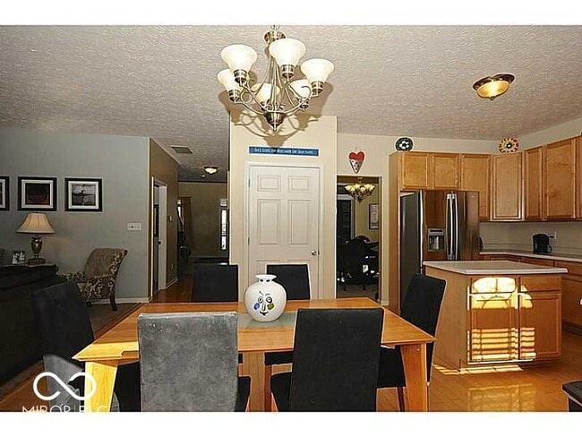 Photo - 1367 Hinault Way