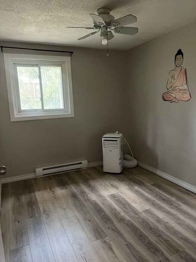 Photo - 162 Jansen Av