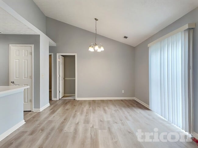 Photo - 1831 Commonwealth Dr