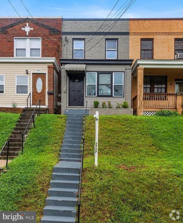 Building Photo - 2507 Fairlawn Ave SE Rental