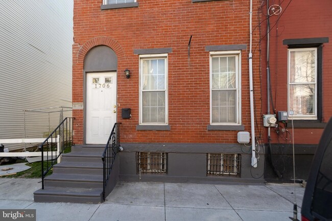 Photo - 1706 Willington St