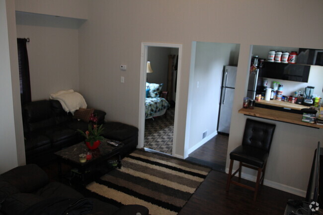 Building Photo - 2324 Berg St Unit Top Rental